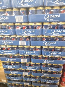 Boisson de cola classique Pepsi disponible en plusieurs formats d'emballage pour les ventes à volume élevé sur les marchés nationaux et internationaux - Product Image 4