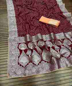 Saree en organza abordable avec dentelle florale et chemisier pour les mariages indiens - Product Image 3