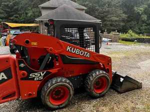 Tractor de carga frontal 2011 Kubota M8540D - Product Image 4