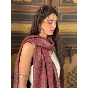 Écharpe en Soie Satinée Faite Main de Luxe Madder Moon, Motif Ethnique Personnalisé, 100% Soie Longue pour la Saison Printanière - Product Image 1