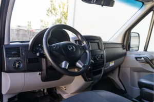 USADO, LISTO PARA CONDUCIR |   CONDUCCIÓN IZQUIERDA |   Volante a la derecha |   Mercedes-Benz Sprinter 2500 Sync Van Sunstone 2018 - Product Image 4