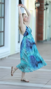 Vestido Largo de Georgette con Silueta Recta y Bordado de Lentejuelas de Sierra Bolivia - Product Image 2