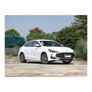2025 Gran Venta China Sedán MG MG5 con alerón, 4 puertas, 5 plazas, Coche Compacto Barato de Gasolina/Petrolio, Conducción a la Izquierda - Product Image 3