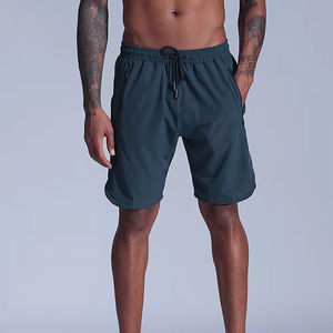 บริการผลิตเสื้อบาสเก็ตบอลแบบใหม่ปี 2025 พร้อมโลโก้สั่งทำพิเศษ ผ้าตาข่าย ทรงสตรีท ความยาว 5 นิ้ว ผลิตด้วยเทคนิคซับลิเมชั่น โพลีเอสเตอร์ เอวยางยืดปานกลาง บริการ OEM - Product Image 5