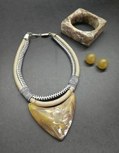 Collar multicapa de cuero con cuentas de resina Artificial de alta calidad para mujer, diseño único, joyería de moda, bodas, fiestas - Product Image 2