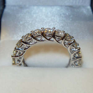 Anillo de Eternidad de Diamantes de Oro Blanco de 14K de Lujo, Anillo de Aniversario de 3.50ct - Product Image 1