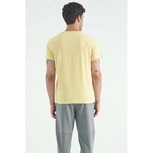 Camiseta Básica Amarilla para Hombre Calvin Klein, 100% Algodón, Estilo Jersey, 88245 - Product Image 3
