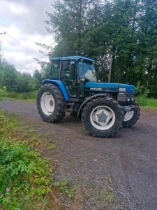 New hollandd 8340 Tractores agrícolas con bomba de engranajes de motor central y componentes de rodamiento Tipo de tractor de rueda - Product Image 3