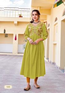 Collection Kurti pour femmes en rayonne lourde avec broderie et tissu satiné tissé à la main de style uni à séchage rapide - Product Image 3