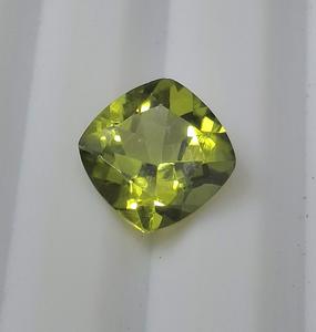 Piedra de corte de peridoto de alta calidad, fabricación de piedras preciosas sueltas para collar, forma de cojín, joyería hecha a mano - Product Image 1