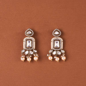 Boucles d'oreilles à la mode classique Kundan Bijoux artificiels de qualité supérieure avec placage Mehndi exportés d'Inde - Product Image 3