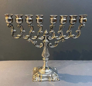 Centre de table moderne Menorah juive ramifiée en or Hanoukka, Menorah juive en métal 9 bras Hanoukka disponible au prix de gros bon marché - Product Image 6