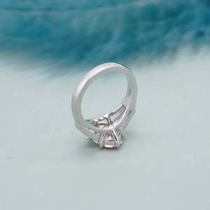 แหวนเพชรรูปไข่สีชมพูสามเม็ดในทองคำขาว ได้รับการรับรองจาก IGI - Product Image 4