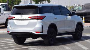 LISTO PARA ENVIAR, TO-YO-TA FO-RTU-NER AWD DIÉSEL 2.8L 2023, VOLANTE A LA DERECHA - Product Image 3