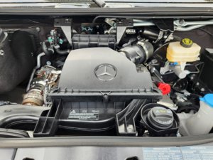 รถตู้เมอร์เซเดส-เบนซ์ สปรินเตอร์ 3500 คาร์โก้ ปี 2025 ระยะฐานล้อ 170 นิ้ว หลังคาสูง ระบบขับเคลื่อน 4MATIC เกียร์อัตโนมัติ ภายในหุ้มหนังสีเข้ม มือสอง พวงมาลัยซ้าย/ขวา (RHD/LHD) - Product Image 6