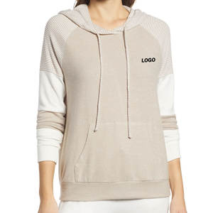 Sweat à capuche uni de style minimaliste avec poche frontale, pull-over tendance de couleur unie avec logo imprimé et cordons de serrage pour plus de confort - Product Image 1