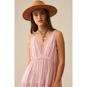 Vestido Maxi Estilo Boho Rosa con Detalles de Encaje, Cuello en V sin Mangas y Cintura Impero - Product Image 6