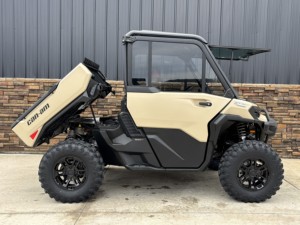 รถออฟโรด Can-Am UTV ขับเคลื่อน 4 ล้อ เกียร์อัตโนมัติ เครื่องยนต์เบนซิน 4 จังหวะ สีดำ วัสดุพลาสติกและโลหะ รับน้ำหนักได้ 20 กก. ขึ้นไป ใช้ได้ทุกฤดู แคนาดา - Product Image 2