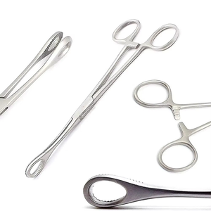 Ensemble d'instruments chirurgicaux manuels incurvés en acier inoxydable de haute qualité pour la chirurgie générale avec emballage personnalisé - Product Image 1