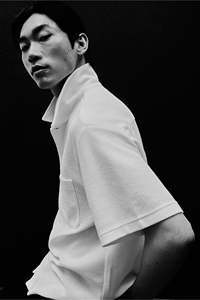 เสื้อเจอร์ซี่แบบพอดีตัวปกติของผู้ชายเสื้อคอปกคอวีครึ่งแขนทำจากโพลีเอสเตอร์และผ้าฝ้ายผสม OTM & OEM ออกแบบได้ตามต้องการ - Product Image 3