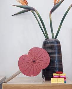 พัดลมมือใบบัวงานฝีมือจากธรรมชาติ - Product Image 4