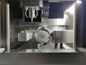 Fresatrice Dentale a 5 Assi per Lavorazione a Secco e Umido di Blocchi in Zirconia, Ceramica e Vetro - Product Image 4