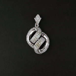 Pendentif en alliage de zinc blanc de style religieux Kriaa AD, pierre plaquée rhodium et or, motifs numériques, breloques 1202184 - Product Image 1