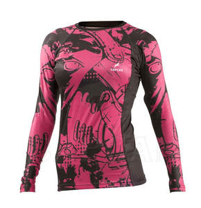 Parches personalizados de protección contra sarpullidos para mujer con estampado multicolor, ropa atlética diseñada para sarpullidos hechos de Pakistán - Product Image 3