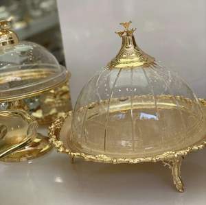 Support à gâteau en métal artisanal avec dôme en verre, parfait pour une présentation élégante de desserts sur les tables - Product Image 6