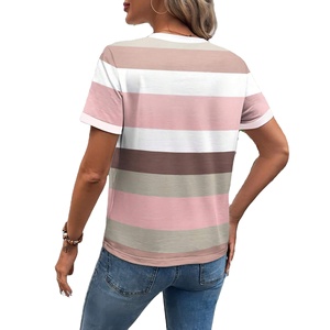 เสื้อยืดลายทางแขนสั้นสไตล์คลาสสิคสำหรับใส่ในชีวิตประจำวัน เหมาะสำหรับใส่เดินเล่นบนถนน เสื้อยืดกราฟิกสำหรับผู้หญิง - Product Image 2