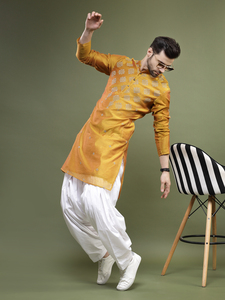 ชุดคุร์ตาผ้าฝ้ายแห้งเร็วสไตล์วินเทจสำหรับฤดูร้อน รุ่น MP-722 ของ Ramas Kurtis สำหรับผู้หญิง พร้อมกางเกงขายาว ราคาขายส่งจากอินเดีย เหมาะสำหรับงานแต่งงาน งานเลี้ยง และสวมใส่ลำลอง - Product Image 5