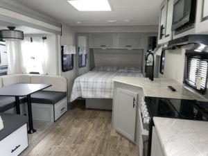 Meilleures ventes de caravanes d'occasion 2023 Forest River RVs Vibe 22RB 25 pieds, caravane légère pour 7/8 personnes, prête à l'emploi - Product Image 3