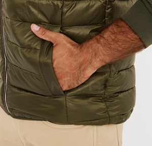 เสื้อกั๊กพัฟเฟอร์ผู้ชายแบบสั่งทำพิเศษสำหรับฤดูหนาว - น้ำหนักเบา ยั่งยืน สะดวกสบาย สไตล์ไฮสตรีท สีและโลโก้สั่งทำได้ - Product Image 4