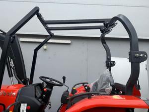 Tractor Kubota L1-452 S (L1452) usado, de 45 hp, con tracción en las cuatro ruedas, incluye cargador frontal con articulación paralela. - Product Image 5