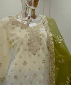 Fantaisie Chinon broderie séquence travail haut Sharara Dupatta prix le plus bas vêtements de fête en gros vêtement ethnique vêtements pakistanais - Product Image 5