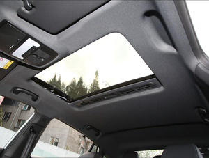 Voiture à essence modèle 2024 d'occasion, berline de haute qualité, conduite à gauche, intérieur foncé, sièges en cuir, pneus R17, pour l'exportation - Product Image 6