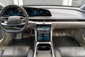 Portaequipajes Metálico Automático L-U-C-I-D A-I-R 2022 con Asientos de Cuero, Batería de Litio y Características Premium - Product Image 3