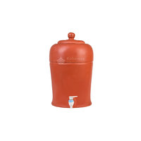 Élégant pot d'eau en terre cuite fait à la main Artisan's Special-Plain et peint pour l'eau bouillante pour le camping