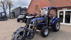 Tractor Diésel LOVOL de 35 HP con Cabina Cerrada y Cargador FL350 - Product Image 2