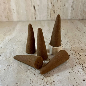 CONOS DE INCIENSO CALMANTES Y AROMÁTICOS/RECETA FAMILIAR/VALOR ASEQUIBLE/HECHO EN VIETNAM - Product Image 6