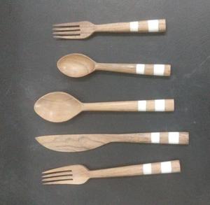 Vente chaude Réutilisable En Bois Naturel Cuillère Fourchette et Couverts Ensemble avec Long Manche En Résine Couverts En Bois Ensemble De 5 Pièces - Product Image 4