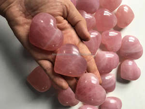 Cœur en cristal de quartz rose naturel, pierre précieuse polie, sculpture de cœur - Product Image 2