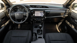 รถยนต์รุ่นยอดนิยม ปี 2025 โตโยต้า ไฮลักซ์ ดีซี แอดเวนเจอร์ 4.0P AT 4x4 สีขาว พวงมาลัยซ้าย - Product Image 4