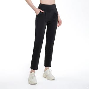 Pantalones Deportivos de Felpa para Mujer con Cintura Elástica con Cordón y Puños Ajustados en los Tobillos - Product Image 3