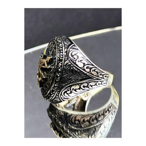 Anello da uomo in argento con motivo a tre frecce del modello Resurrection State, simbolo di potere e nobiltà - Product Image 2