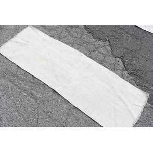 Tapis turc vintage 1,8x5,6 pi (54x171 cm), tapis blanc avec bordure jaune - Product Image 4