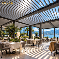 Système de toit de terrasse commercial personnalisé avec stores motorisés en aluminium pour espaces commerciaux extérieurs