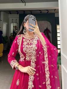 Robe traditionnelle de couleur rose entièrement flair avec dupatta en tissu de soie vichitra avec travail de broderie dans les festivals et les mariages - Product Image 2