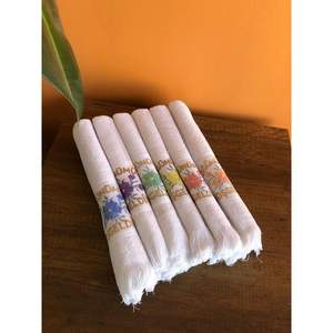 Serviettes de cuisine Bella Home 40x70 à motifs floraux, lot de 12, franges, 1100 g, imprimées et brodées, en polaire corail et lin - Product Image 1