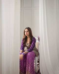 Designer pakistanais entièrement prêt à l'emploi Salwar Kameez 3 Pc Kurta Sharara ensemble pour fête, ensemble brodé. - Product Image 4